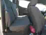 2017 Toyota Tacoma SR5 z VIN 3TMCZ5AN4HM044439, wystawiony jako Copart lot #71129045 z przebiegiem 85 392 mil mil oraz Szkoda całkowita • Salvage title. Historia ofert i sprzedaży dostępna na DreamBid. Obrazek 10.