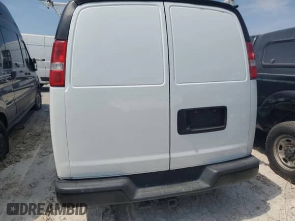 2019 Chevrolet Express Cargo с VIN 1GCWGAFG3K1371120, выставлен на аукционе Copart как лот 71936795 с пробегом 154 317 миль миль и Списание • Salvage title. История ставок и продаж доступна на DreamBid. Изображение 6.