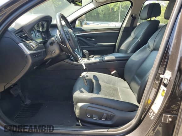 2015 BMW 5 Series 550i xDrive с VIN WBAKP9C53FD979690, выставлен на аукционе Copart как лот 68529025 с пробегом 92 151 миль миль и Списание • Salvage title. История ставок и продаж доступна на DreamBid. Изображение 7.