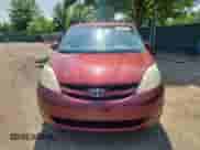 2006 Toyota Sienna XLE z VIN 5TDBA22C16S066202, wystawiony jako Copart lot #69227305 z przebiegiem 201 766 mil mil oraz Nie do naprawy • Non repairable. Historia ofert i sprzedaży dostępna na DreamBid. Obrazek 5.