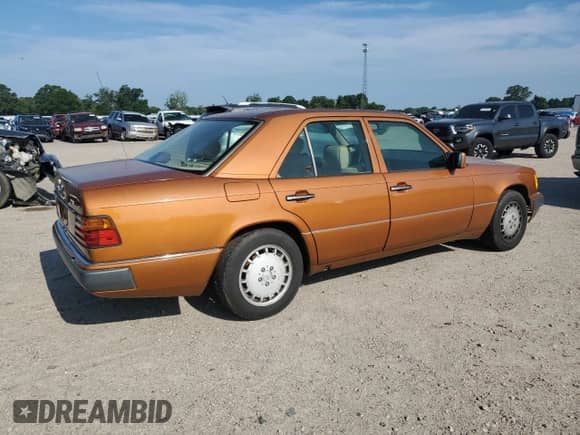1993 Mercedes-Benz 300 с VIN WDBEA28E3PB947836, выставлен на аукционе Copart как лот 63234325 с пробегом 178 038 миль миль и Чистый • Clean title. История ставок и продаж доступна на DreamBid. Изображение 3.