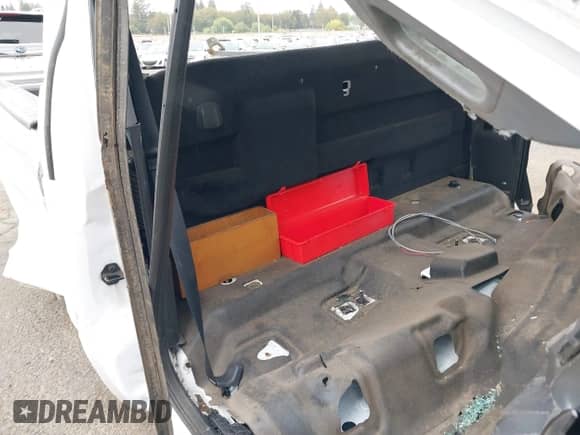 2016 Ford F-250 XL z VIN 1FTBF2A68GED00498, wystawiony jako IAAI lot #40550532 z przebiegiem Nie podano mil oraz . Historia ofert i sprzedaży dostępna na DreamBid. Obrazek 8.