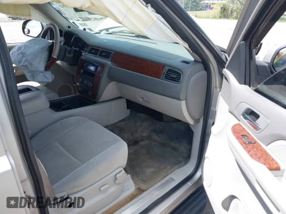 2008 Chevrolet Suburban LTZ с VIN 1GNFC16028R140953, выставлен на аукционе IAAI как лот 42806282 с пробегом 147 814 миль миль и . История ставок и продаж доступна на DreamBid. Изображение 5.