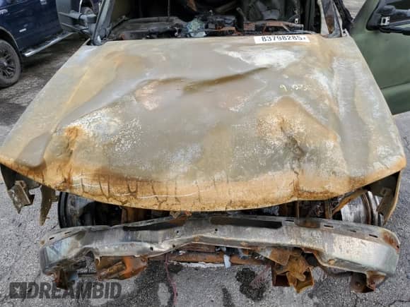 2005 Chevrolet Silverado 2500HD LT z VIN 1GCHK232X5F943958, wystawiony jako Copart lot #83798285 z przebiegiem Nie podano mil oraz Nie do naprawy • Non repairable. Historia ofert i sprzedaży dostępna na DreamBid. Obrazek 11.