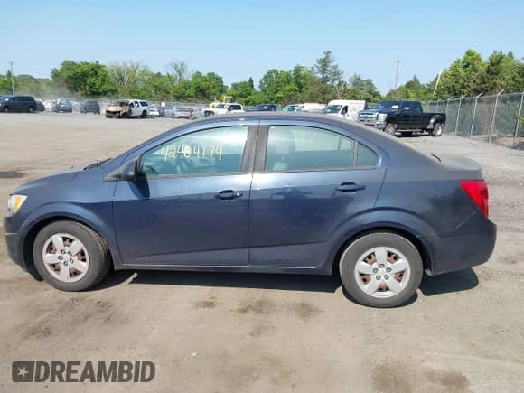 2015 Chevrolet Sonic LS с VIN 1G1JA5SH4F4135560, выставлен на аукционе IAAI как лот 42404174 с пробегом 75 546 миль миль и . История ставок и продаж доступна на DreamBid. Изображение 14.