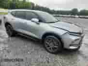 2023 Chevrolet Blazer RS z VIN 3GNKBERS3PS233658, wystawiony jako Copart lot #67798385 z przebiegiem 27 891 mil mil oraz Szkoda całkowita • Salvage title. Historia ofert i sprzedaży dostępna na DreamBid. Obrazek 4.