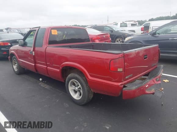 2000 Chevrolet S-10 LS with VIN 1GCCS1941Y8133124, listed as a IAAI auction lot 42949676 with Not provided miles and . Bid and sale history available at DreamBid. Image 3.