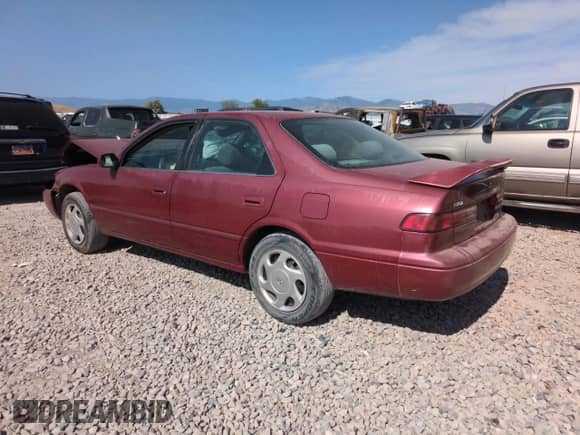 1997 Toyota Camry LE z VIN JT2BF22K0V0034621, wystawiony jako Copart lot #58991905 z przebiegiem 255 553 mil mil oraz Szkoda całkowita • Salvage title. Historia ofert i sprzedaży dostępna na DreamBid. Obrazek 2.