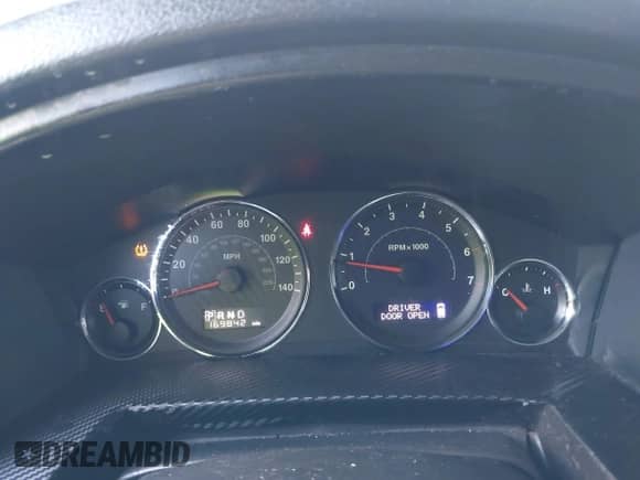2008 Jeep Commander Sport с VIN 1J8HG48N58C191617, выставлен на аукционе IAAI как лот 43207168 с пробегом 169 842 миль миль и . История ставок и продаж доступна на DreamBid. Изображение 7.