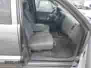 2005 Dodge Dakota z VIN 1D7HW22N85S140207, wystawiony jako IAAI lot #43122259 z przebiegiem 137 990 mil mil oraz . Historia ofert i sprzedaży dostępna na DreamBid. Obrazek 5.