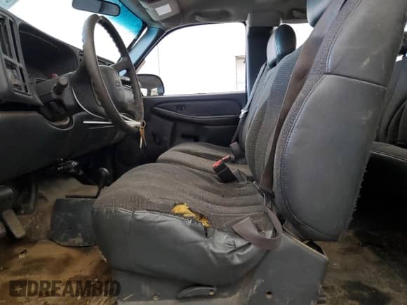 2002 Chevrolet Silverado 2500HD LS с VIN 1GCHK29G32E208114, выставлен на аукционе Copart как лот 61581645 с пробегом 165 577 миль миль и На запчасти • Non repairable. История ставок и продаж доступна на DreamBid. Изображение 7.