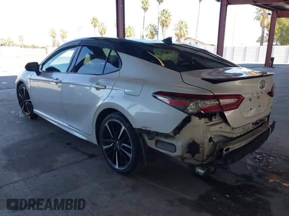 2018 Toyota Camry XSE z VIN 4T1B61HK1JU003112, wystawiony jako IAAI lot #43486729 z przebiegiem 220 861 mil mil oraz . Historia ofert i sprzedaży dostępna na DreamBid. Obrazek 3.