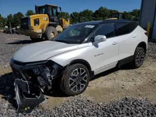 2024 Chevrolet Blazer RS z VIN 3GNKBKRS3RS213606, wystawiony jako Copart lot #84360145 z przebiegiem 15 521 mil mil oraz Szkoda całkowita • Salvage title. Historia ofert i sprzedaży dostępna na DreamBid. Obrazek 1.