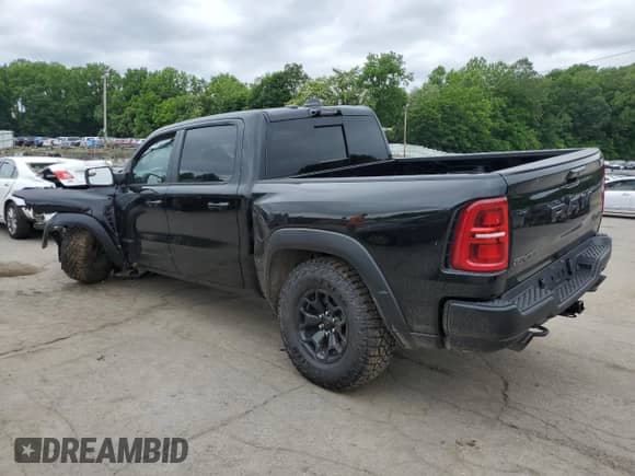 2025 Ram 1500 RHO z VIN 1C6SRFUP7SN716741, wystawiony jako Copart lot #60395825 z przebiegiem Nie podano mil oraz Szkoda całkowita • Salvage title. Historia ofert i sprzedaży dostępna na DreamBid. Obrazek 2.