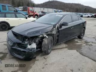 2015 Volvo S60 T5 Platinum с VIN YV1612TM5F1341358, выставлен на аукционе Copart как лот 46042365 с пробегом Не указан миль и Списание • Salvage title. История ставок и продаж доступна на DreamBid. Изображение 1.