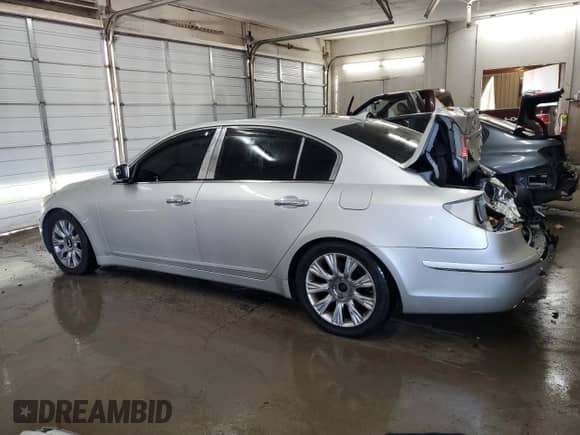 2009 Hyundai Genesis z VIN KMHGC46E69U048779, wystawiony jako Copart lot #65154204 z przebiegiem 193 453 mil mil oraz Szkoda całkowita • Salvage title. Historia ofert i sprzedaży dostępna na DreamBid. Obrazek 2.