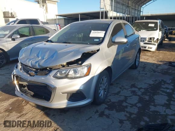 2018 Chevrolet Sonic LT z VIN 1G1JD5SB4J4104210, wystawiony jako IAAI lot #41048847 z przebiegiem 65 583 mil mil oraz . Historia ofert i sprzedaży dostępna na DreamBid. Obrazek 18.