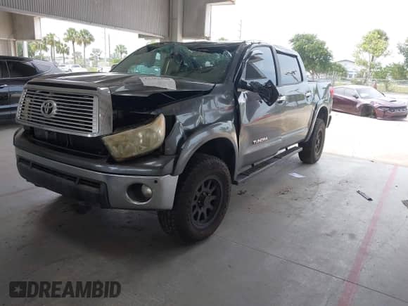 2013 Toyota Tundra Limited с VIN 5TFHW5F18DX271206, выставлен на аукционе IAAI как лот 42362300 с пробегом 266 453 миль миль и . История ставок и продаж доступна на DreamBid. Изображение 2.