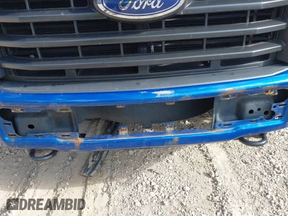 2017 Ford F-150 XLT z VIN 1FTFW1EF0HFC84024, wystawiony jako IAAI lot #43114050 z przebiegiem 124 868 mil mil oraz . Historia ofert i sprzedaży dostępna na DreamBid. Obrazek 6.