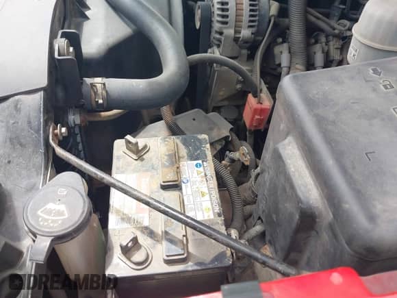 2005 Chevrolet Silverado 3500 z VIN 1GBHK34U15E296155, wystawiony jako IAAI lot #42293305 z przebiegiem 280 131 mil mil oraz . Historia ofert i sprzedaży dostępna na DreamBid. Obrazek 17.