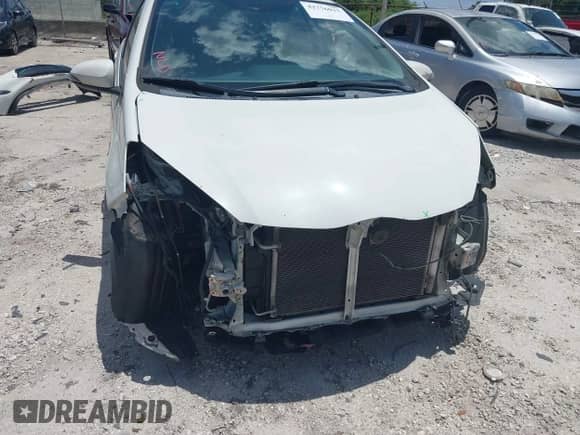 2015 Toyota Prius One z VIN JTDKDTB33F1087207, wystawiony jako IAAI lot #42776015 z przebiegiem 153 820 mil mil oraz . Historia ofert i sprzedaży dostępna na DreamBid. Obrazek 6.