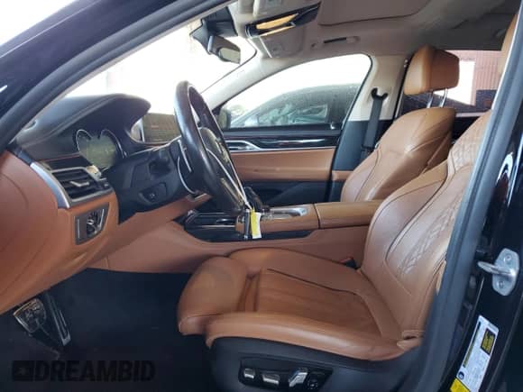 2019 BMW 7 Series M760i xDrive с VIN WBA7H6C55KG614986, выставлен на аукционе Copart как лот 84023164 с пробегом 59 222 миль миль и На запчасти • Non repairable. История ставок и продаж доступна на DreamBid. Изображение 7.