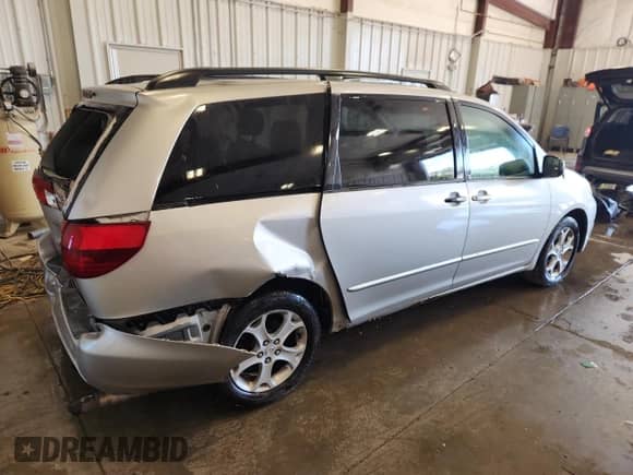 2005 Toyota Sienna LE with VIN 5TDBA23C75S043164, listed as a Copart auction lot 71073695 with 232,987 mi miles and Non repairable. Bid and sale history available at DreamBid. Image 3.