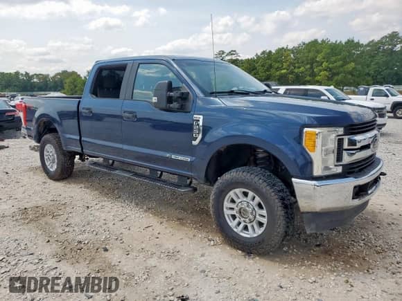 2017 Ford F-250 Lariat with VIN 1FT7W2BT4HEF11077, listed as a Copart auction lot 71873055 with 141,332 mi miles and Salvage title. Bid and sale history available at DreamBid. Image 4.