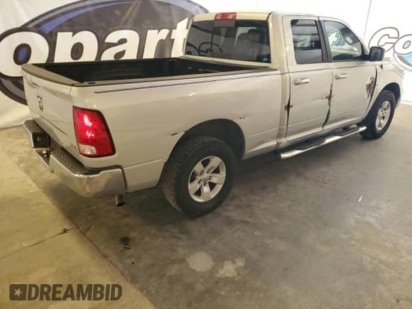 2018 Ram 1500 SLT z VIN 1C6RR6GG7JS317502, wystawiony jako Copart lot #72007085 z przebiegiem 160 126 mil mil oraz Czysty tytuł • Clean title. Historia ofert i sprzedaży dostępna na DreamBid. Obrazek 3.