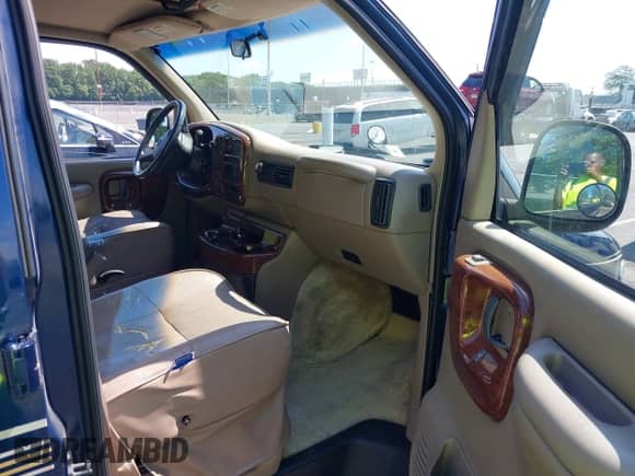 2000 Chevrolet Express Cargo YF7 z VIN 1GBFG15RXY1223806, wystawiony jako IAAI lot #42970685 z przebiegiem 127 934 mil mil oraz . Historia ofert i sprzedaży dostępna na DreamBid. Obrazek 5.