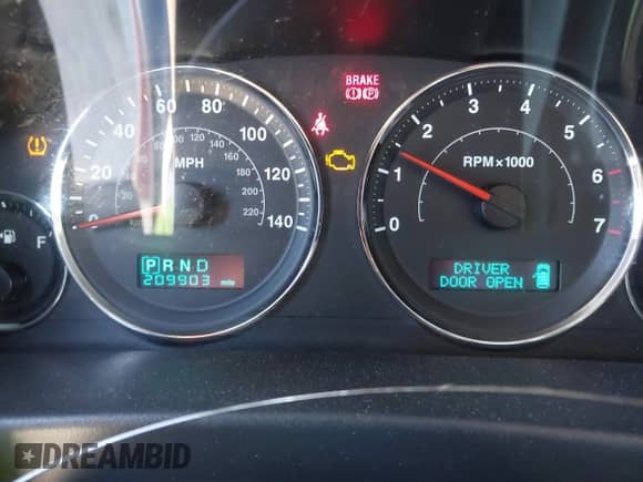 2007 Jeep Commander Sport с VIN 1J8HH48KX7C636984, выставлен на аукционе IAAI как лот 43144386 с пробегом 209 903 миль миль и . История ставок и продаж доступна на DreamBid. Изображение 7.