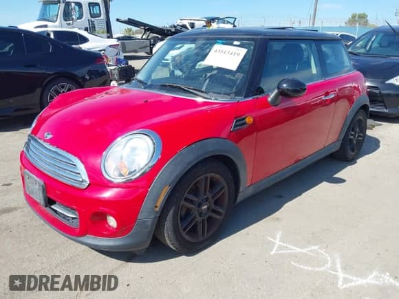 2012 MINI Hardtop z VIN WMWSU3C52CT541816, wystawiony jako IAAI lot #43513419 z przebiegiem 55 436 mil mil oraz . Historia ofert i sprzedaży dostępna na DreamBid. Obrazek 2.