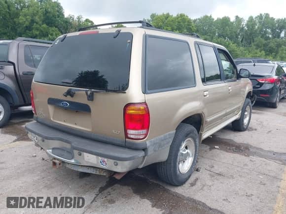 1999 Ford Explorer XLT с VIN 1FMZU35P2XUC88413, выставлен на аукционе IAAI как лот 42733889 с пробегом 289 331 миль миль и . История ставок и продаж доступна на DreamBid. Изображение 4.