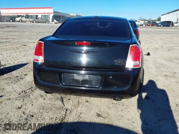 2013 Chrysler 300 S z VIN 2C3CCABG2DH561486, wystawiony jako IAAI lot #41608021 z przebiegiem 187 060 mil mil oraz . Historia ofert i sprzedaży dostępna na DreamBid. Obrazek 17.