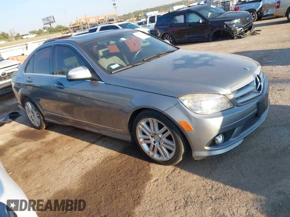 2008 Mercedes-Benz C 300 Sport z VIN WDDGF54X78R029834, wystawiony jako IAAI lot #43354217 z przebiegiem 170 855 mil mil oraz . Historia ofert i sprzedaży dostępna na DreamBid. Obrazek 1.