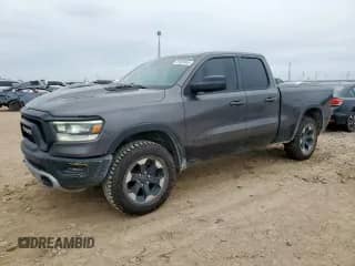 2019 Ram 1500 Rebel z VIN 1C6RRFEG9KN820175, wystawiony jako Copart lot #81869845 z przebiegiem 124 231 mil mil oraz Szkoda całkowita • Salvage title. Historia ofert i sprzedaży dostępna na DreamBid. Obrazek 1.