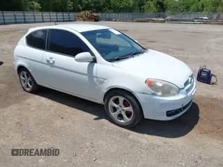 2008 Hyundai Accent SE z VIN KMHCN36C68U055702, wystawiony jako IAAI lot #42786925 z przebiegiem 93 592 mil mil oraz . Historia ofert i sprzedaży dostępna na DreamBid. Obrazek 1.