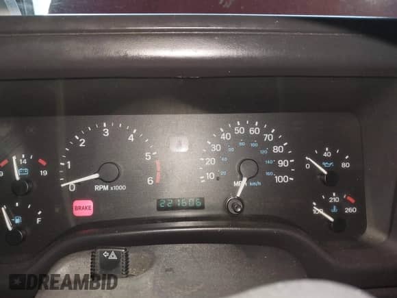 2000 Jeep Wrangler Sport z VIN 1J4FA49S9YP731865, wystawiony jako IAAI lot #43035939 z przebiegiem 221 606 mil mil oraz . Historia ofert i sprzedaży dostępna na DreamBid. Obrazek 7.