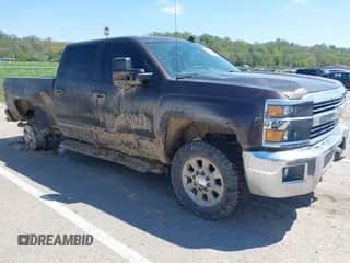 2016 Chevrolet Silverado 2500HD LT z VIN 1GC1KVEG6GF130521, wystawiony jako IAAI lot #42074954 z przebiegiem 281 027 mil mil oraz . Historia ofert i sprzedaży dostępna na DreamBid. Obrazek 1.