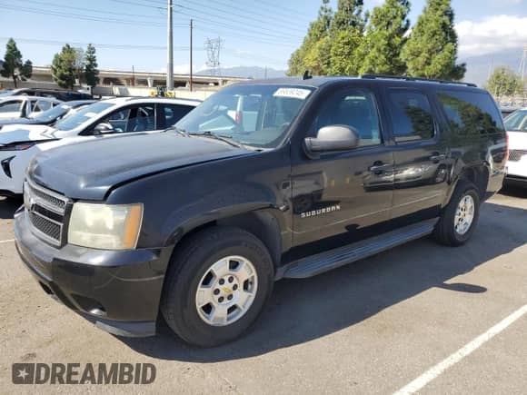 2010 Chevrolet Suburban LS z VIN 1GNUCHE02AR239103, wystawiony jako Copart lot #89839245 z przebiegiem 188 180 mil mil oraz Czysty tytuł • Clean title. Historia ofert i sprzedaży dostępna na DreamBid. Obrazek 1.