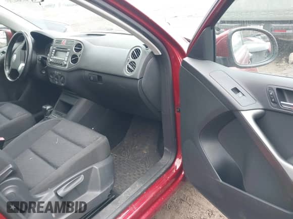 2009 Volkswagen Tiguan SE с VIN WVGBV75N39W506354, выставлен на аукционе IAAI как лот 41564285 с пробегом 146 867 миль миль и . История ставок и продаж доступна на DreamBid. Изображение 5.