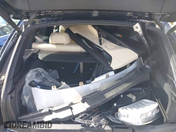 2018 BMW X5 xDrive35i z VIN 5UXKR0C51J0Y05771, wystawiony jako IAAI lot #43147080 z przebiegiem 65 566 mil mil oraz . Historia ofert i sprzedaży dostępna na DreamBid. Obrazek 18.