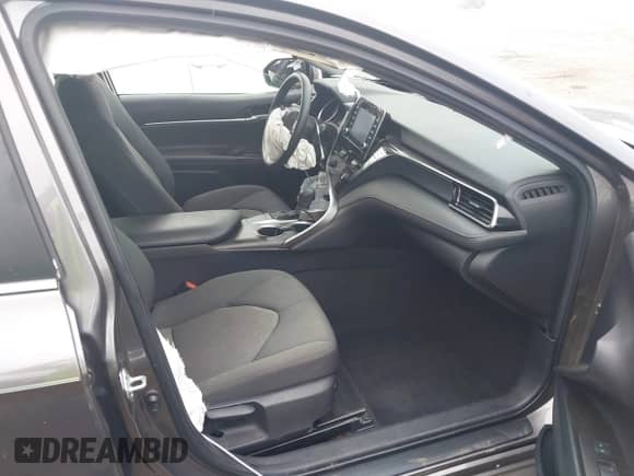 2023 Toyota Camry LE z VIN 4T1C11AK3PU141255, wystawiony jako IAAI lot #42938395 z przebiegiem 59 258 mil mil oraz . Historia ofert i sprzedaży dostępna na DreamBid. Obrazek 5.