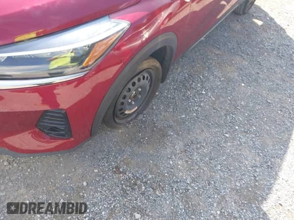 2023 Nissan Kicks SR z VIN 3N1CP5DV4PL514588, wystawiony jako IAAI lot #42845679 z przebiegiem 22 513 mil mil oraz . Historia ofert i sprzedaży dostępna na DreamBid. Obrazek 6.