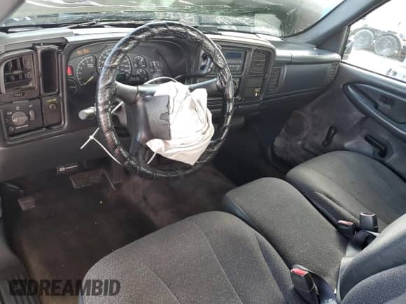 2000 Chevrolet Silverado 1500 LS with VIN 1GCEC14V3YE350780, listed as a Copart auction lot 51904584 with 270,350 mi miles and Salvage title. Bid and sale history available at DreamBid. Image 8.
