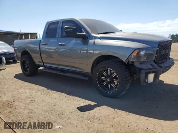 2013 Ram 1500 Tradesman z VIN 1C6RR6FT8DS594730, wystawiony jako Copart lot #55166395 z przebiegiem 135 375 mil mil oraz Szkoda całkowita • Salvage title. Historia ofert i sprzedaży dostępna na DreamBid. Obrazek 4.