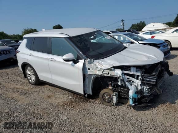 2025 Mitsubishi Outlander SE with VIN JA4J4UA80SZ014848, listed as a Copart auction lot 66143255 with 1,429 mi miles and Salvage title. Bid and sale history available at DreamBid. Image 4.