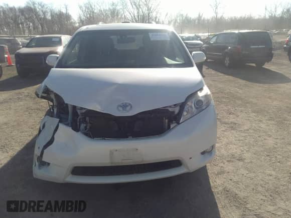 2014 Toyota Sienna XLE с VIN 5TDYK3DC3ES491381, выставлен на аукционе IAAI как лот 41803362 с пробегом 253 940 миль миль и . История ставок и продаж доступна на DreamBid. Изображение 12.