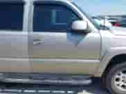 2005 Chevrolet Tahoe Z71 z VIN 1GNEK13Z85R226863, wystawiony jako IAAI lot #43359401 z przebiegiem 351 106 mil mil oraz . Historia ofert i sprzedaży dostępna na DreamBid. Obrazek 6.