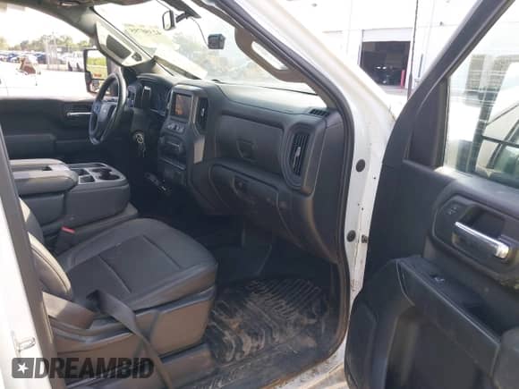 2023 Chevrolet Silverado 2500HD Work Truck z VIN 1GB1YLE71PF146990, wystawiony jako IAAI lot #42350795 z przebiegiem 60 144 mil mil oraz . Historia ofert i sprzedaży dostępna na DreamBid. Obrazek 5.